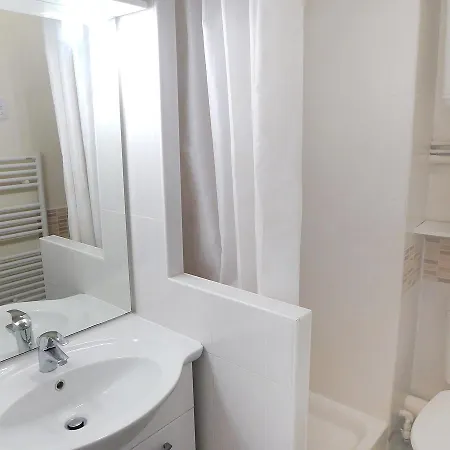 Apartment Castel Guillaume.1 דירה *